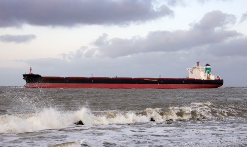 Oil tankers queue up at sea near Rotterdam, wait for higher prices