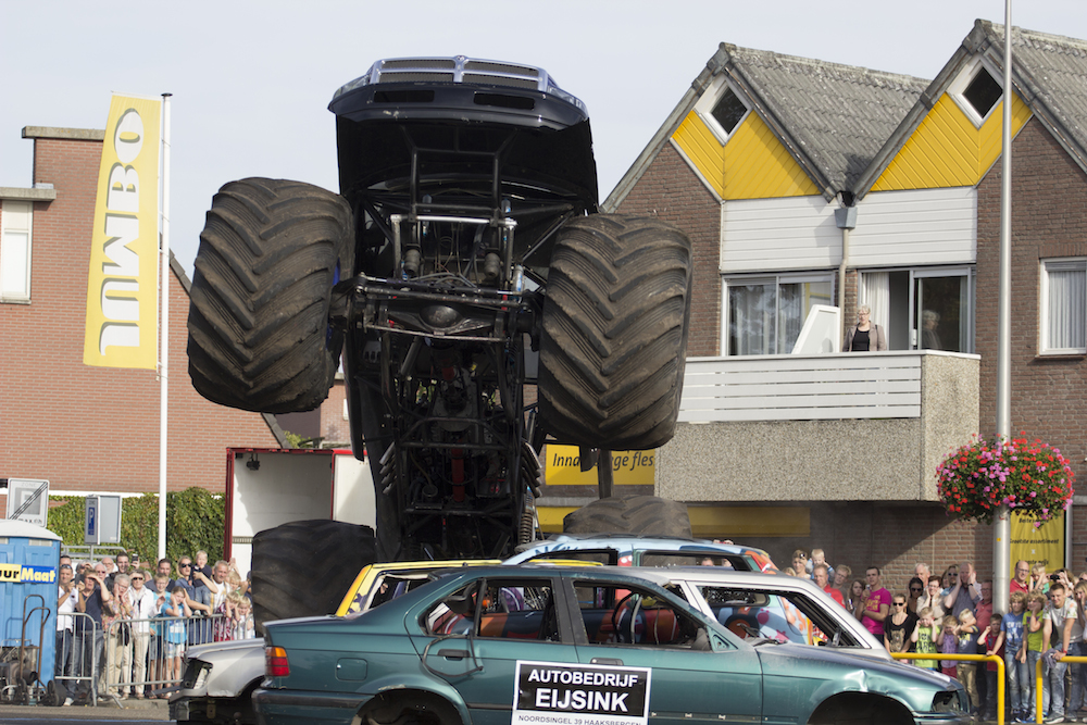 The truck in action before it tipped over. Photo Gino Press / HH