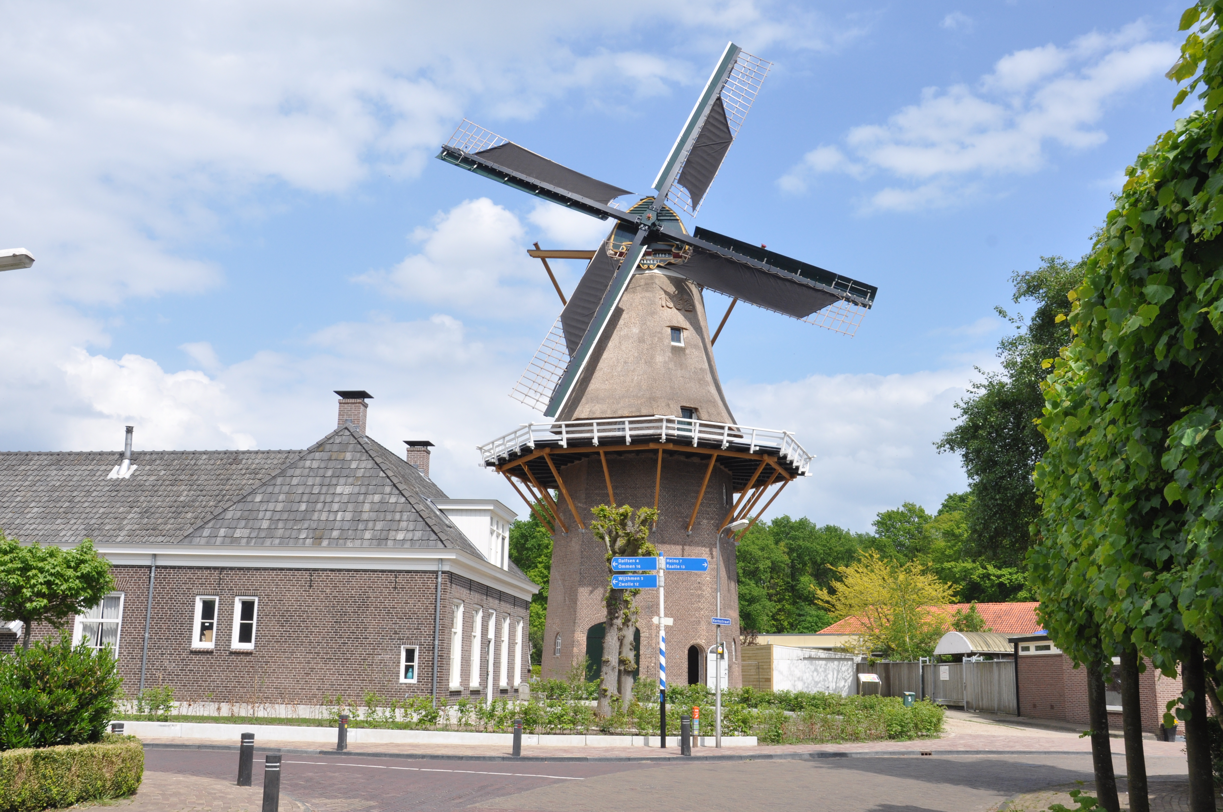 how do dutch windmills work