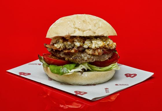 Tapijt lekkage krullen Ingeburgered? Then here are a few of the best and most bizarre burgers in NL  - DutchNews.nl