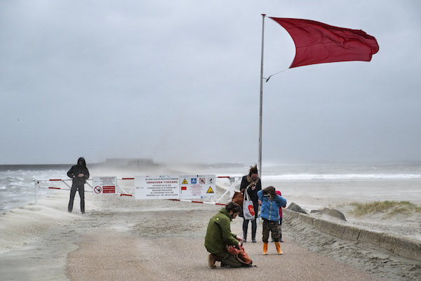 Storm Ciara batters the Netherlands, gale 11 recorded at the coast - DutchNews.nl
