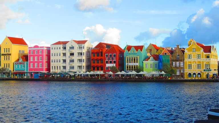 Stricter corona rules for Curacao; tourists 'not to blame' for spike in ...