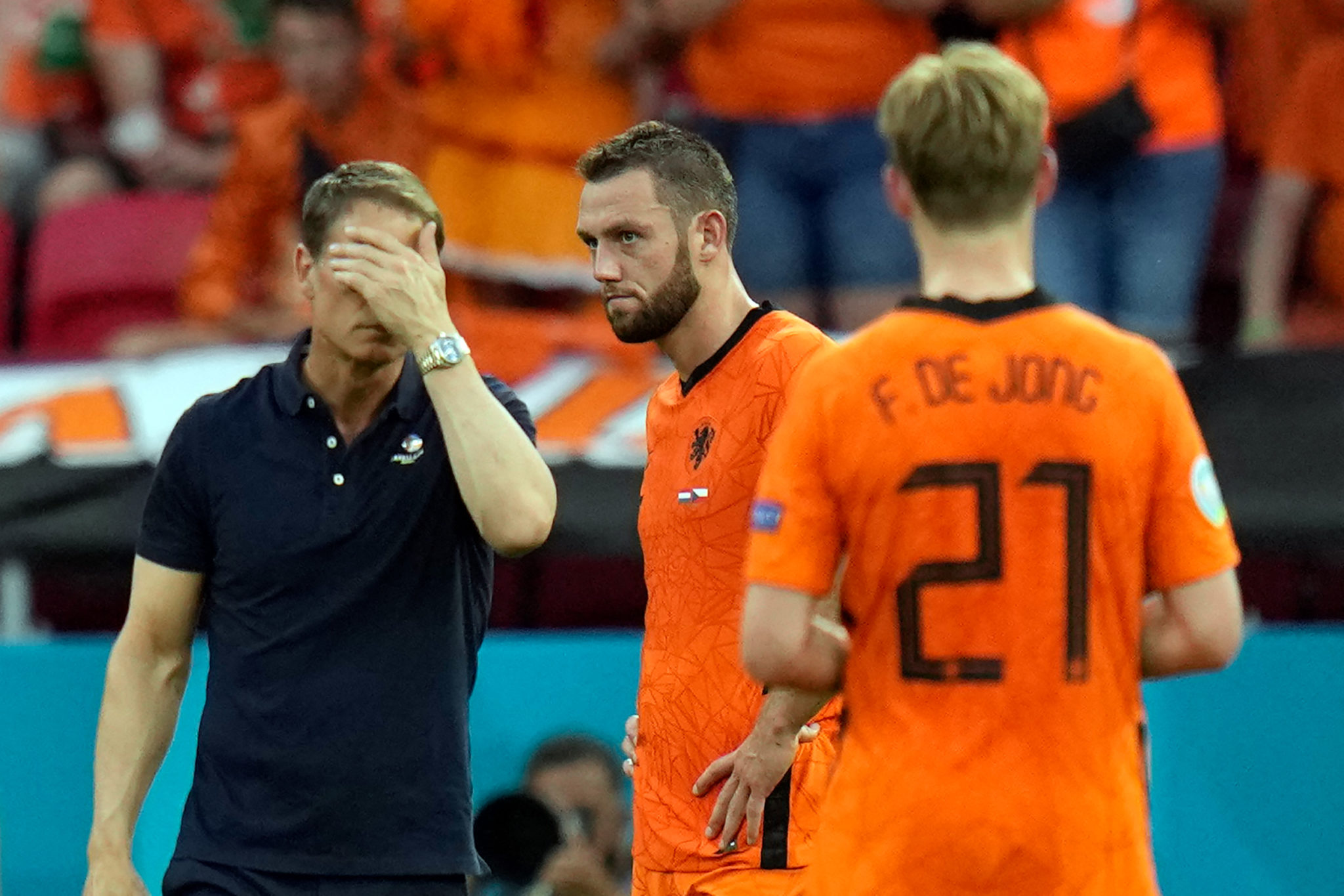 De Boer under fire after Netherlands check out early from ...