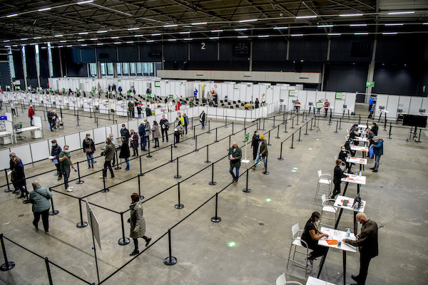 Aanmoedigen in Nederland, niet in het buitenland, zeggen gezondheidsraden