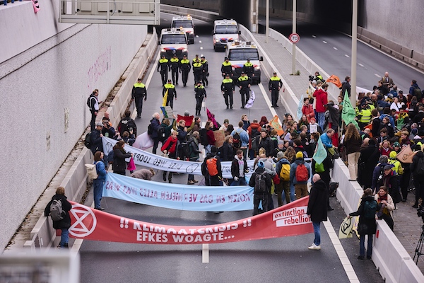 150 climate activists arrested for blocking A12 in The Hague