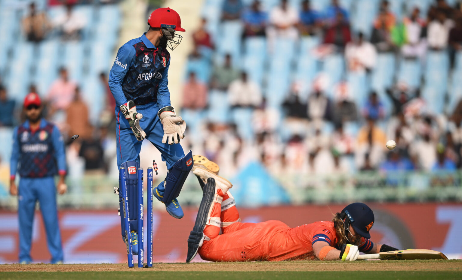 Cricket: Dutch face elimination with seven-wicket defeat - DutchNews.nl