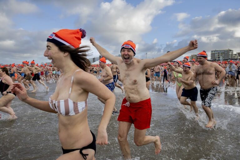 Thousands Start 2024 With A Cold Dip In The Sea DutchNews Nl   ANP 487495506 768x512 