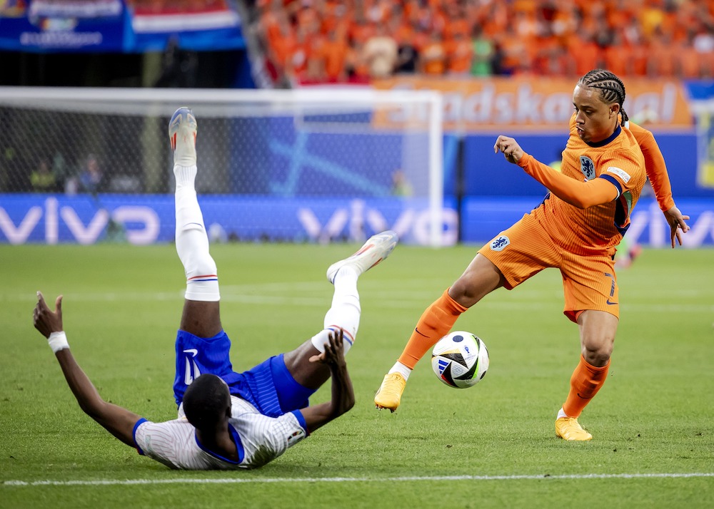 Oranje gelijk tegen Frankrijk, doelpunt van Xavi Simon afgekeurd