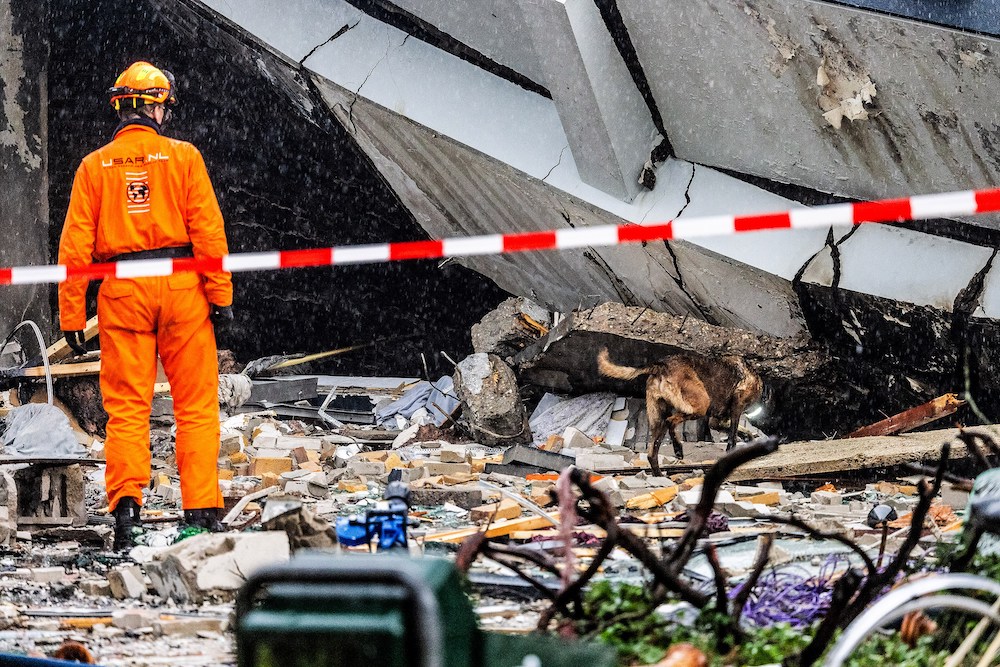 Car spotted leaving The Hague explosion site at high speed